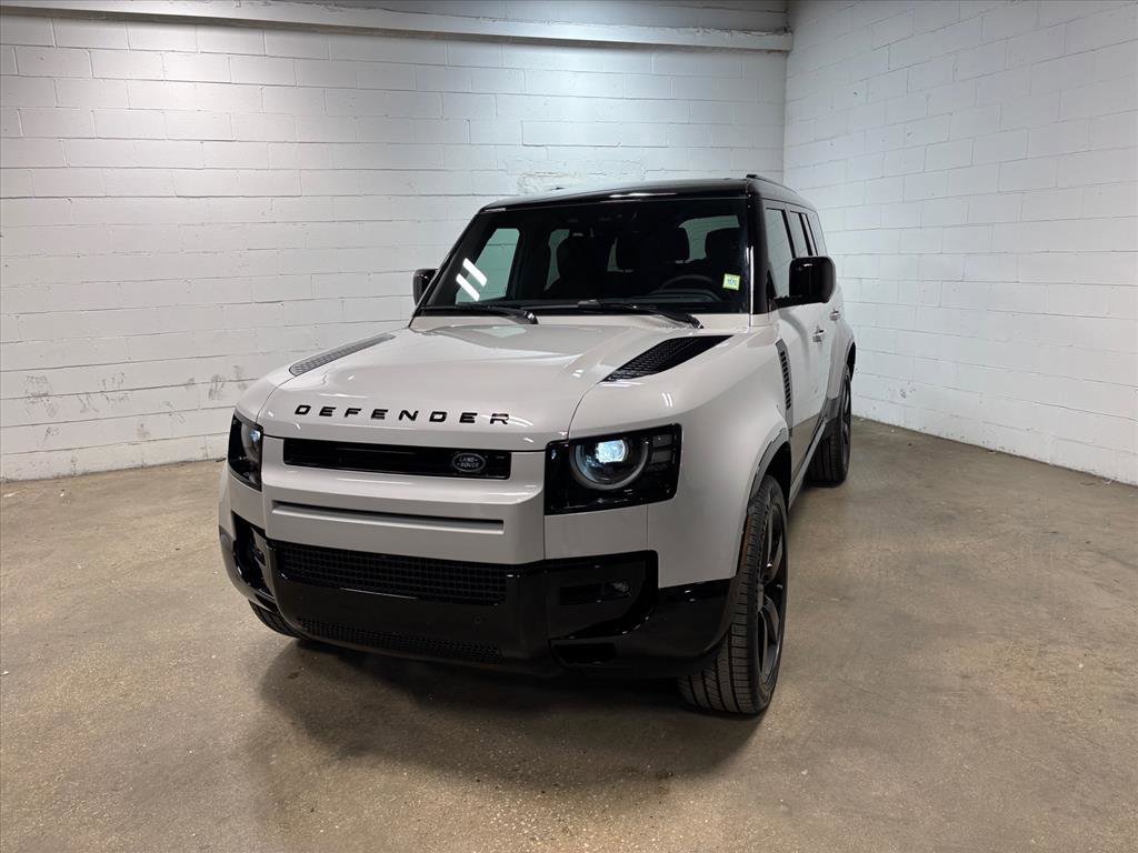 New 2026 Land Rover Defender 130 X-Dynamic SE image 2