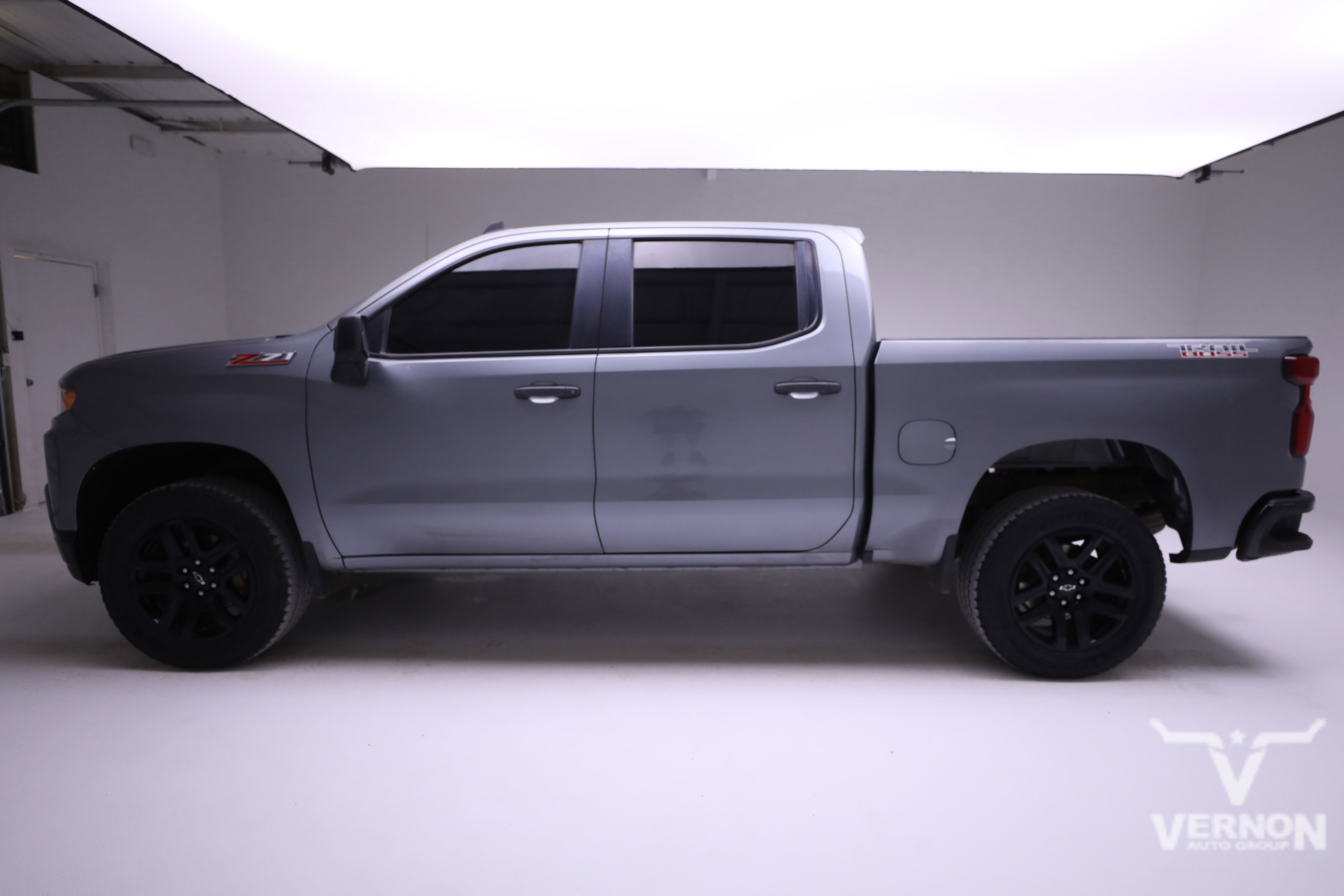Used 2022 Chevrolet Silverado 1500 Custom Trail Boss w/ LPO, Dark Essentials Package image 2