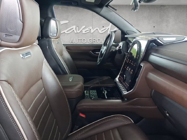 Used 2025 GMC Yukon Denali Ultimate AWD/4WD image 30