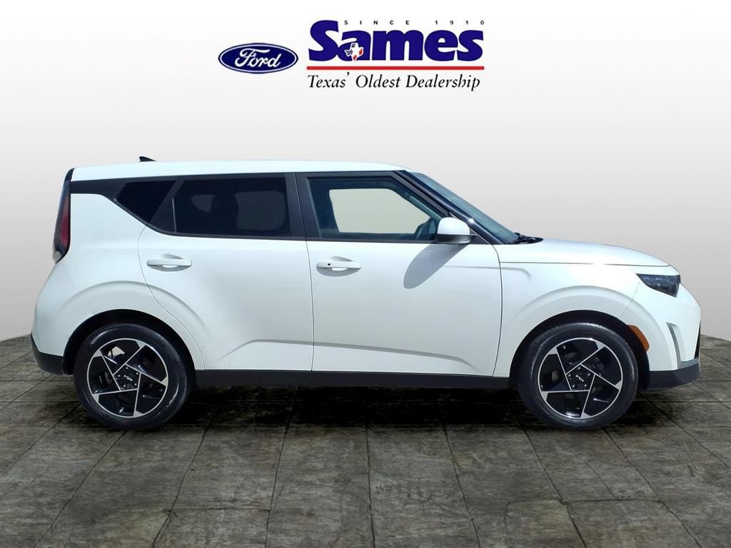Used 2024 Kia Soul EX FWD image 2