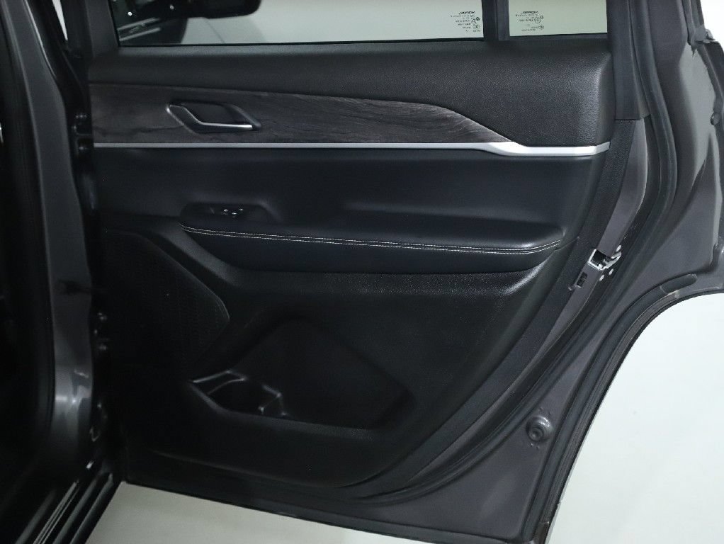 Used 2023 Jeep Grand Cherokee L Limited AWD/4WD image 31
