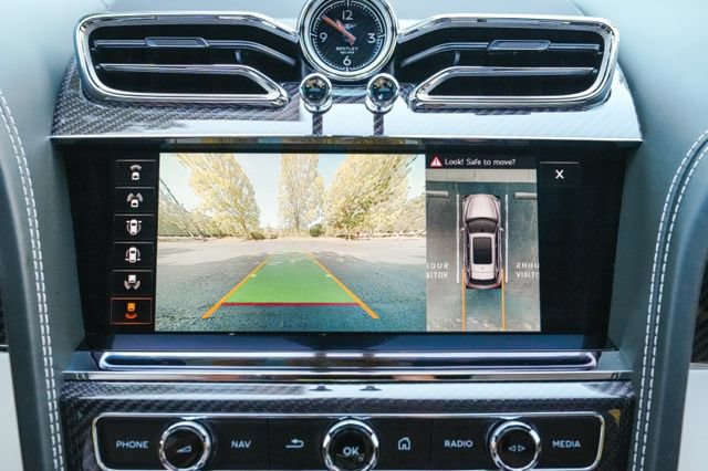 Used 2022 Bentley Bentayga AWD/4WD image 42