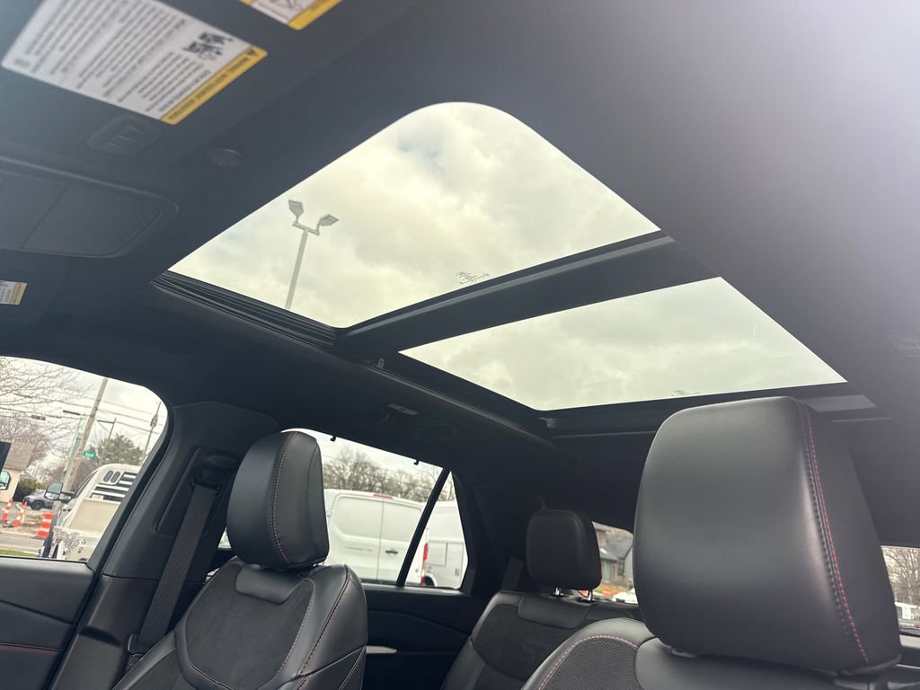 Used 2025 Ford Explorer ST image 29