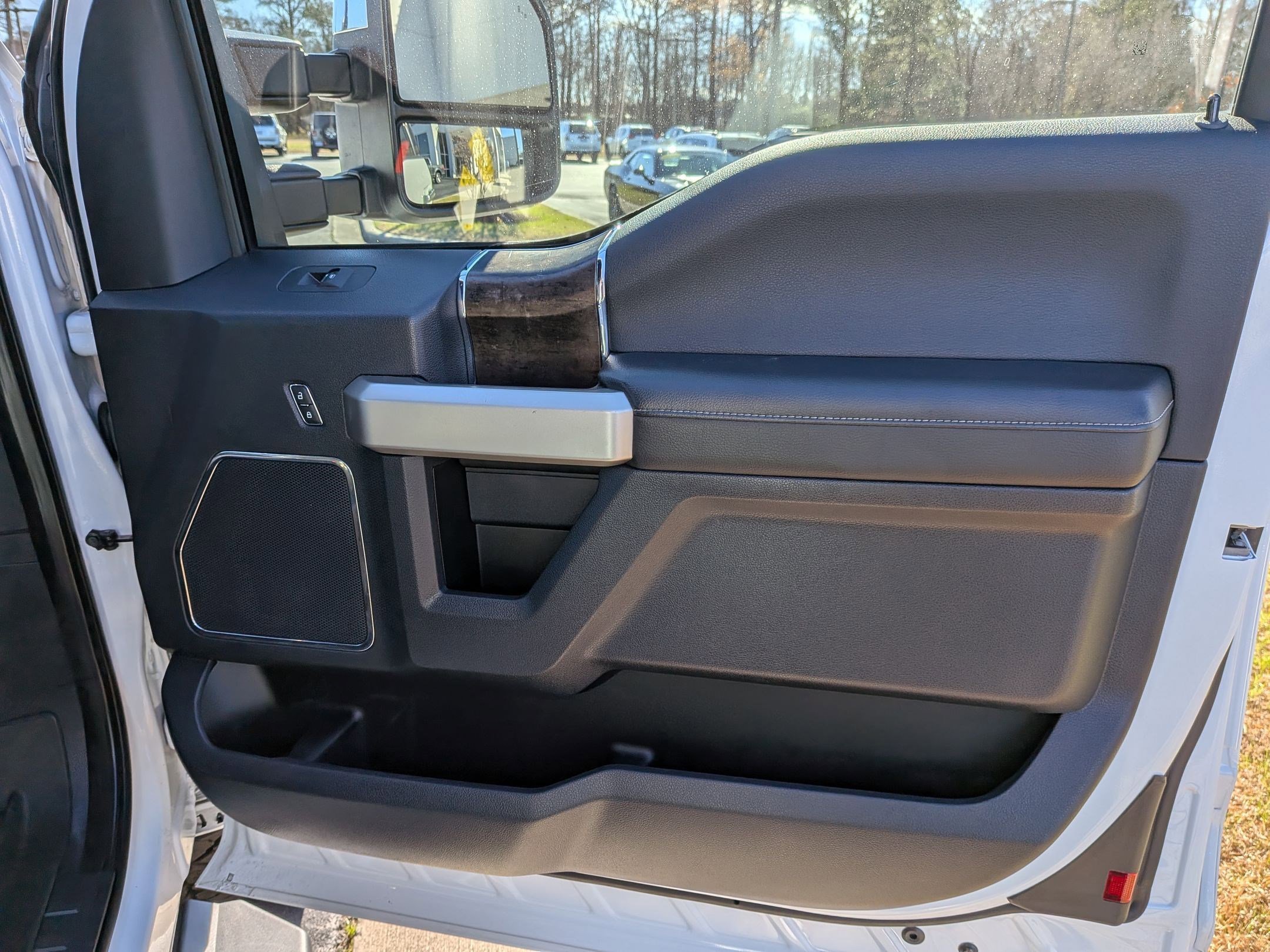 Used 2022 Ford F350 Lariat w/ Chrome Package image 36