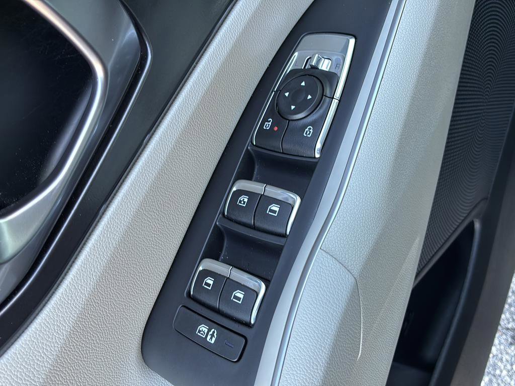 Certified 2025 Kia Sorento S w/ Panoramic Sunroof Package image 12