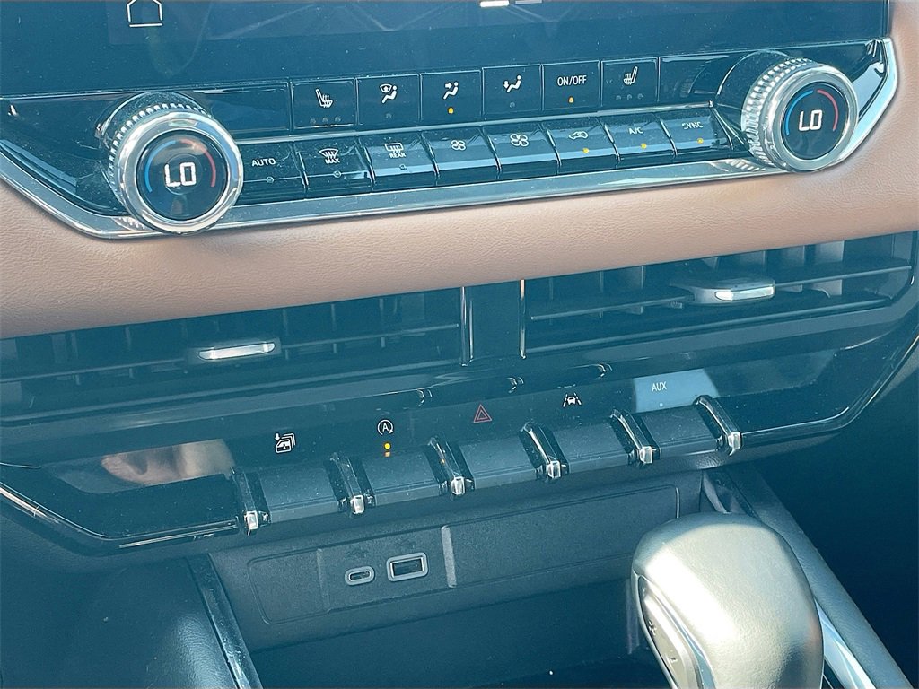 Used 2024 GMC Canyon AT4 image 18