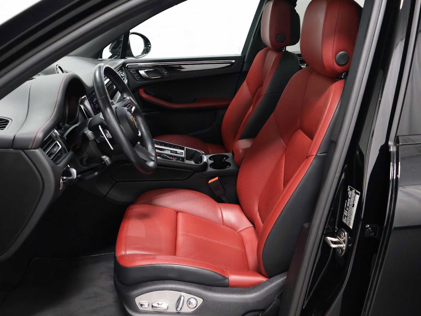 Certified 2023 Porsche Macan S AWD/4WD image 5