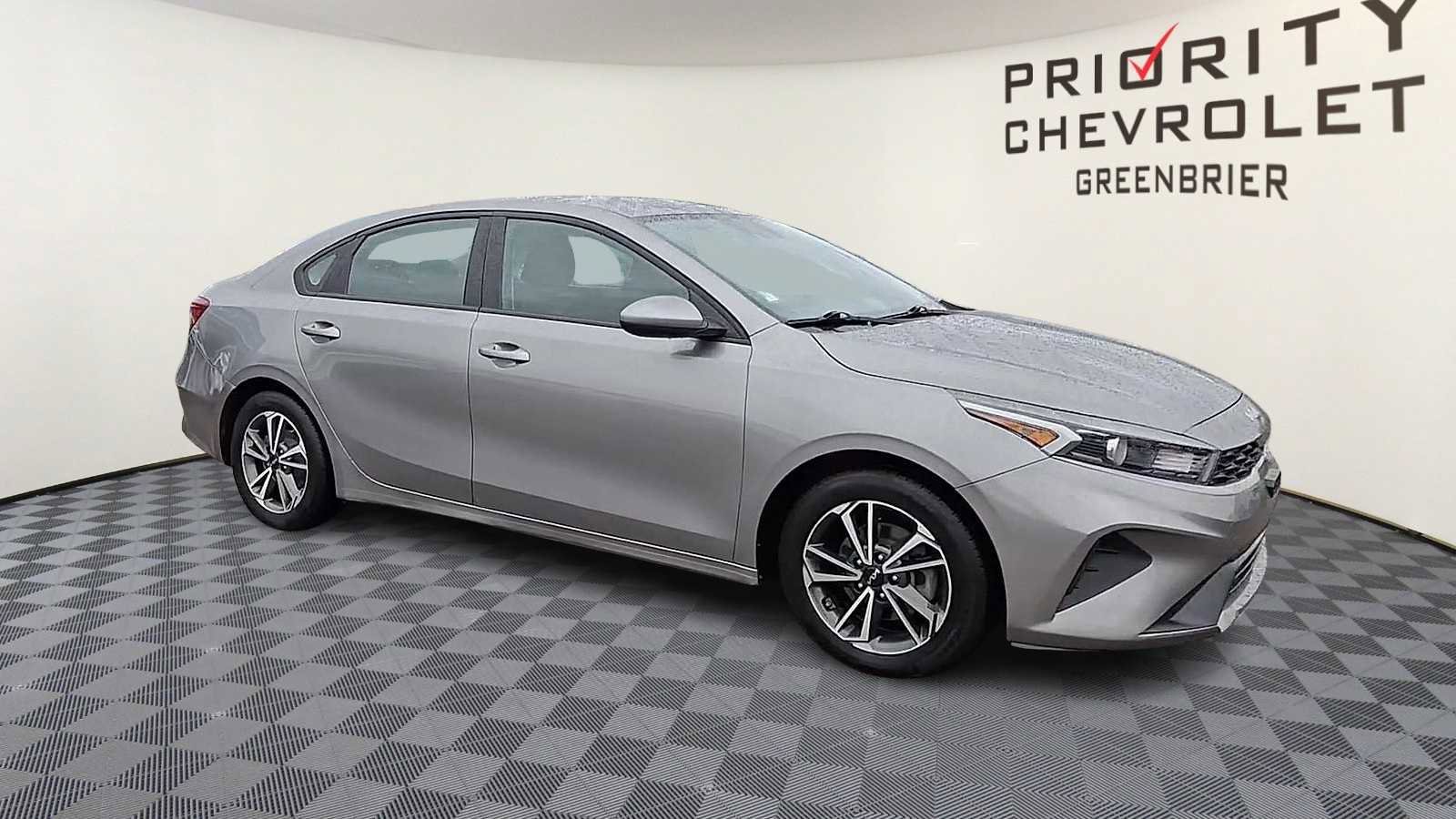 Used 2022 Kia Forte LXS image 2