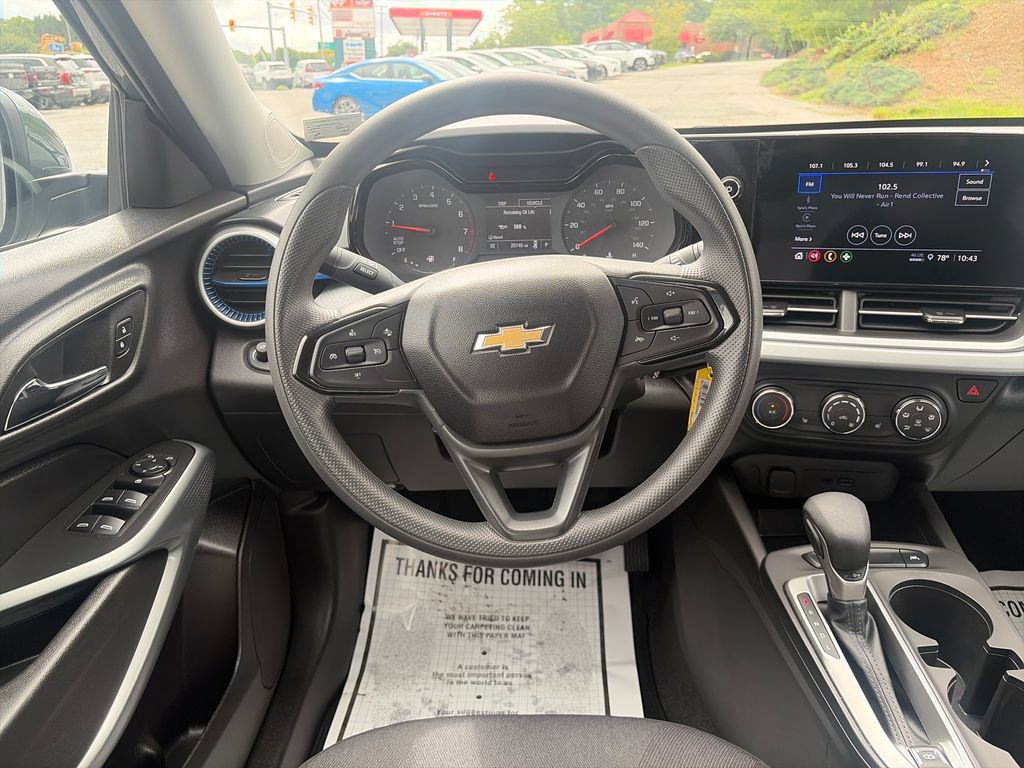 Used 2025 Chevrolet Trax LS w/ LS Convenience Package FWD image 14