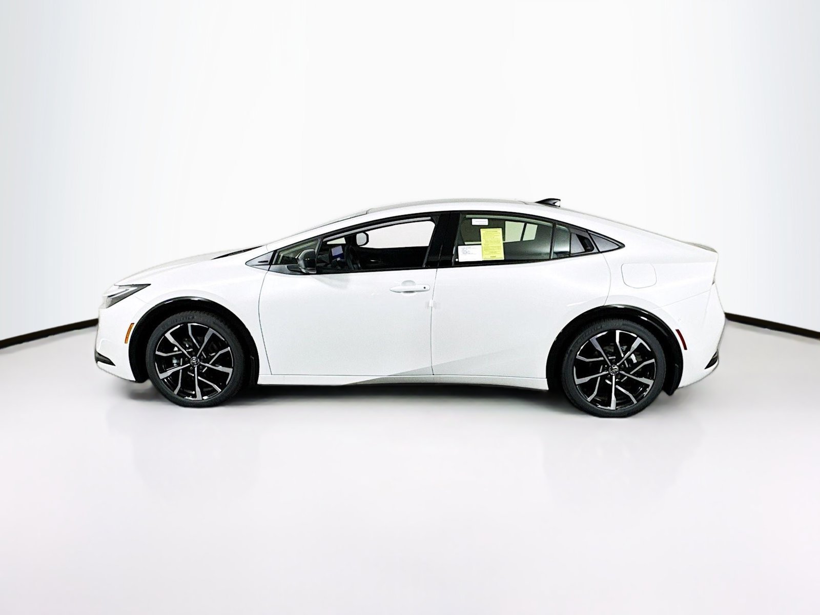 Used 2025 Toyota Prius Plug-In Hybrid w/ Limited Premium Package FWD image 3