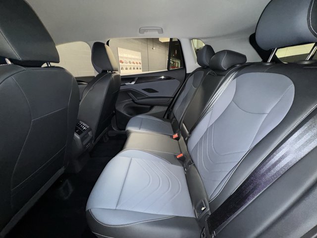 Used 2026 Volkswagen Tiguan SE AWD/4WD image 11