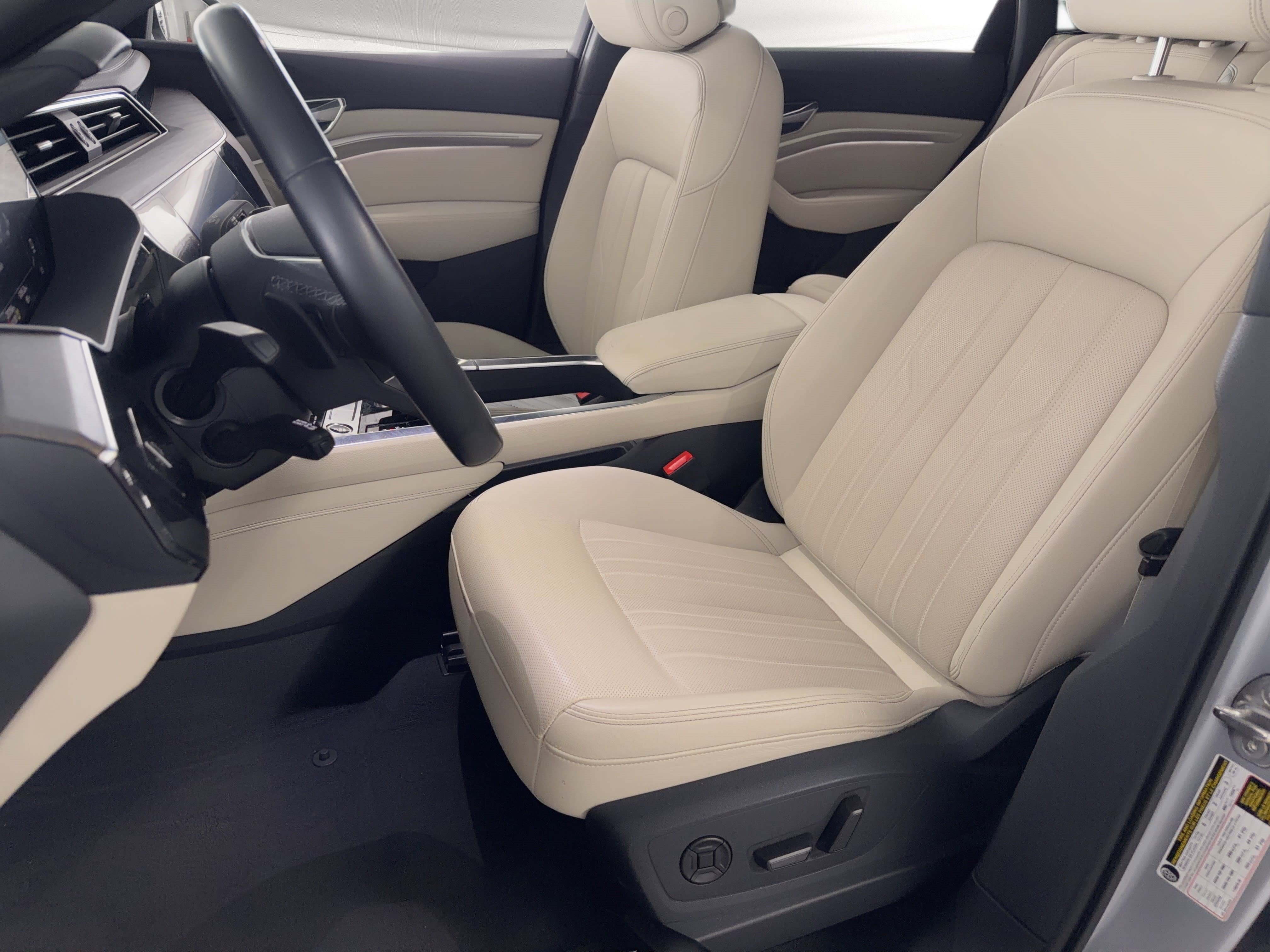 Certified 2023 Audi e-tron Premium Plus w/ Premium Plus Package AWD/4WD image 5