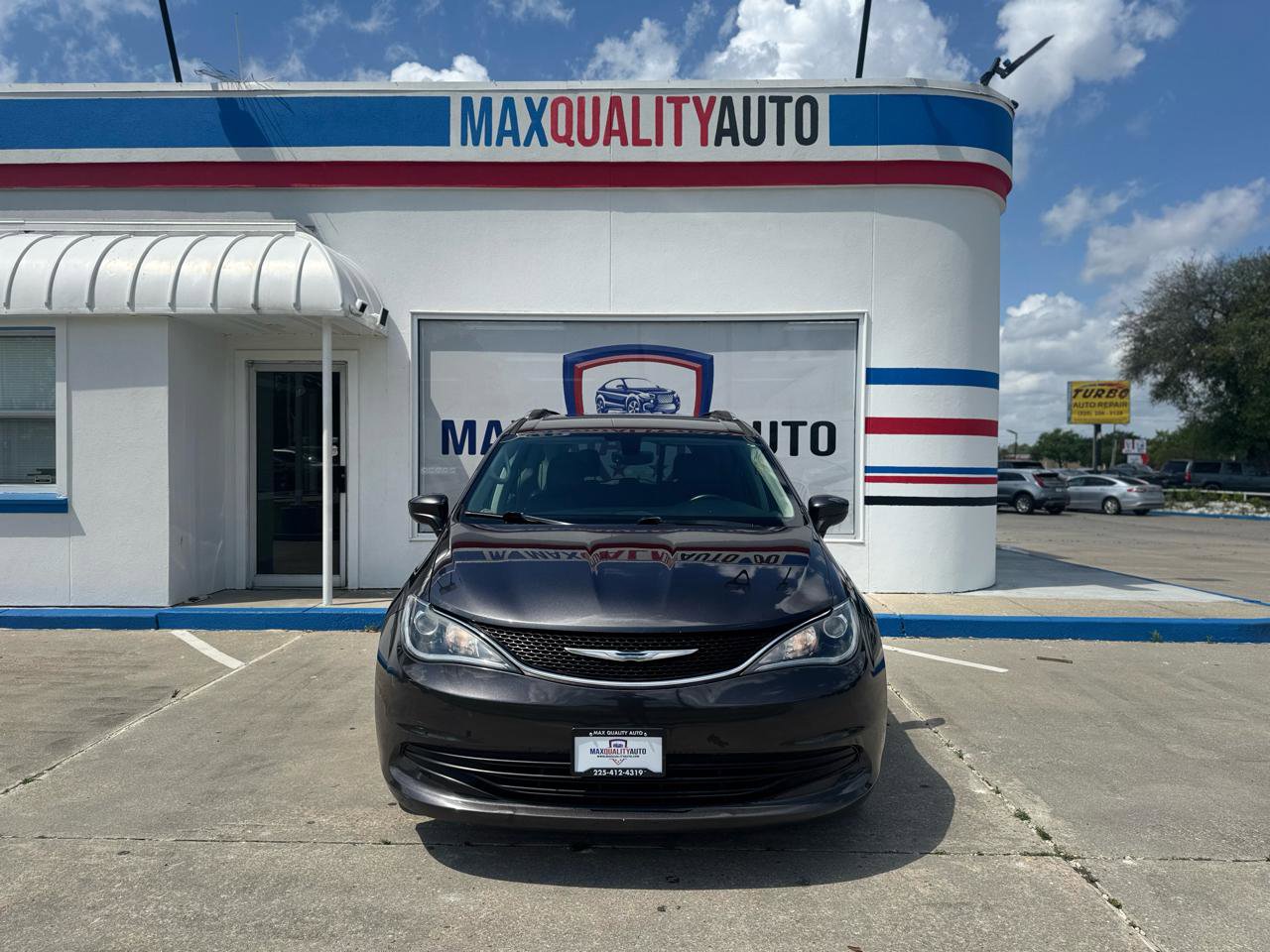 Used 2019 Chrysler Pacifica Touring-L image 6