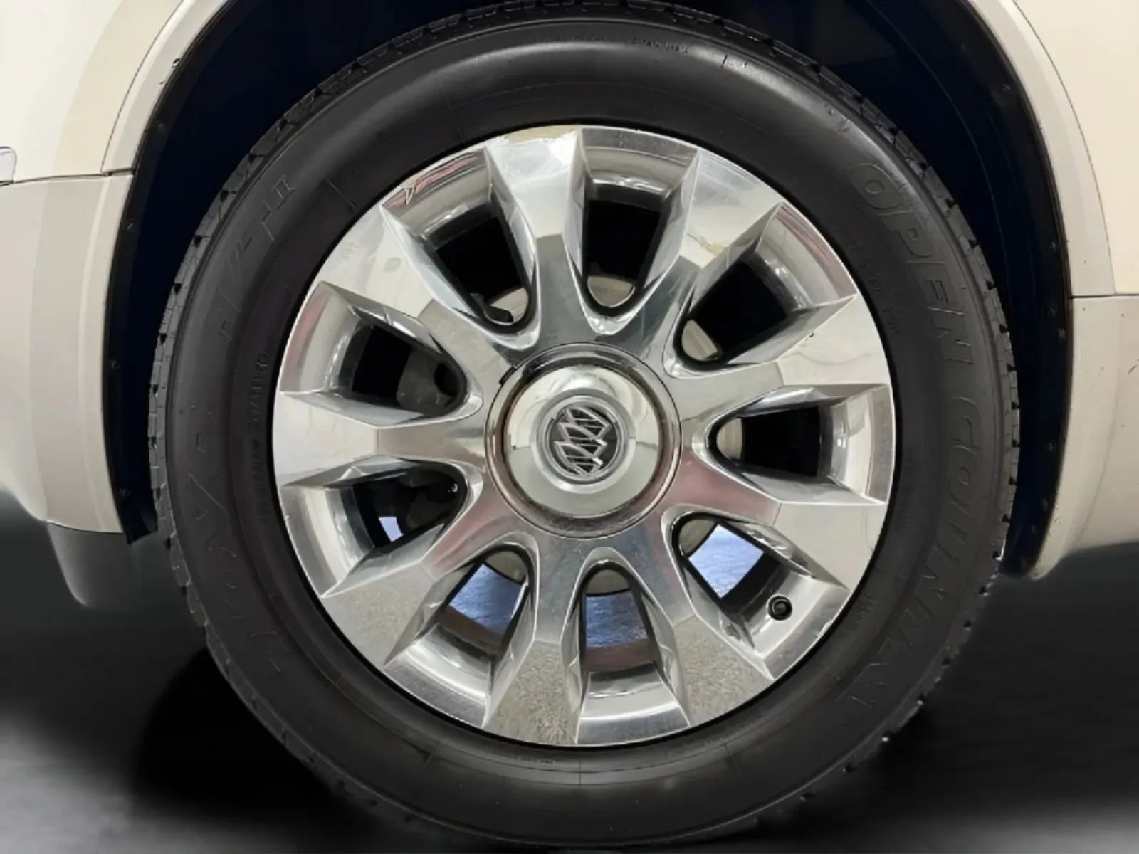 Used 2011 Buick Enclave CXL FWD image 25