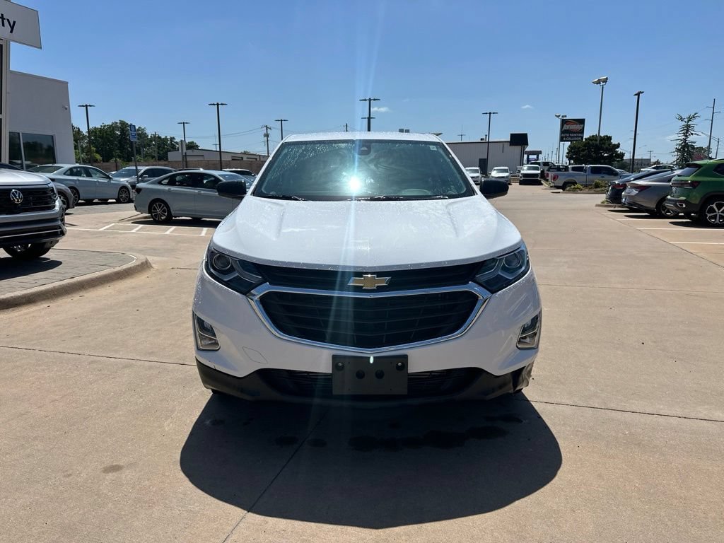 Used 2021 Chevrolet Equinox LS w/ LS Convenience Package FWD image 2