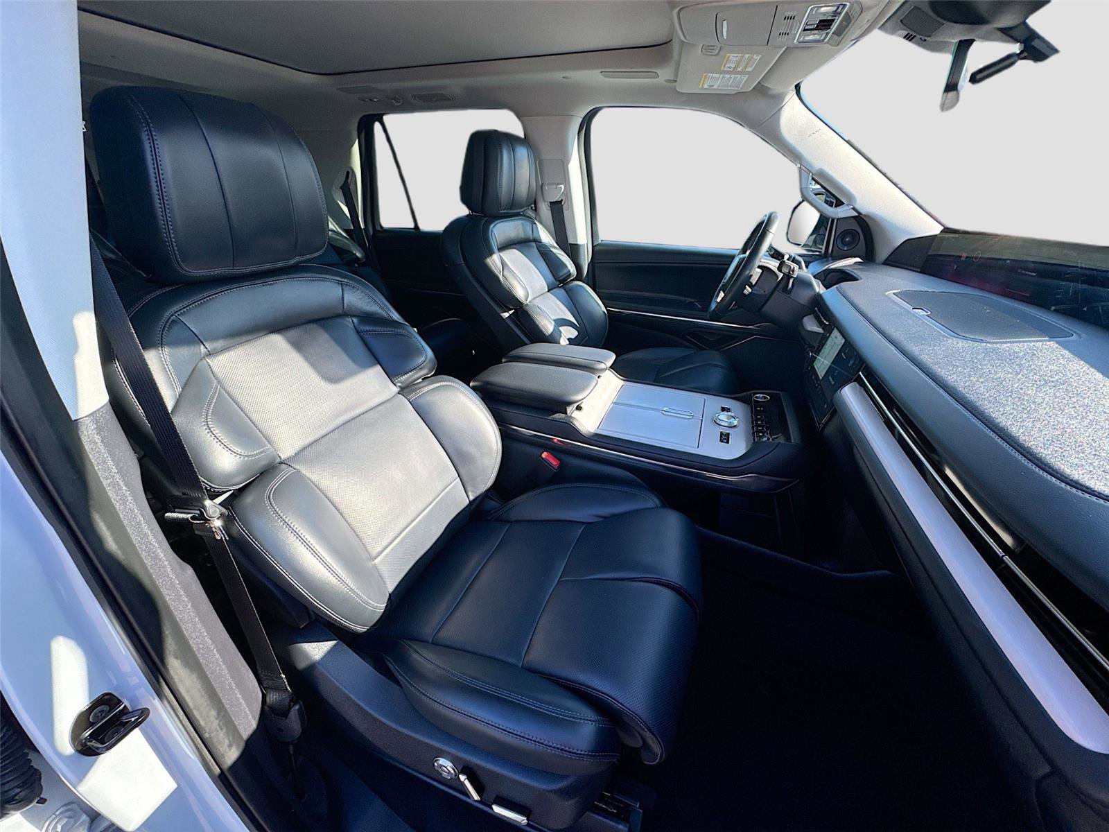 Used 2025 Lincoln Navigator L Reserve image 16
