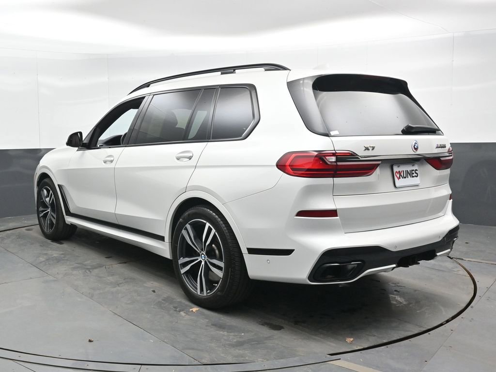 Used 2022 BMW X7 M50i image 11