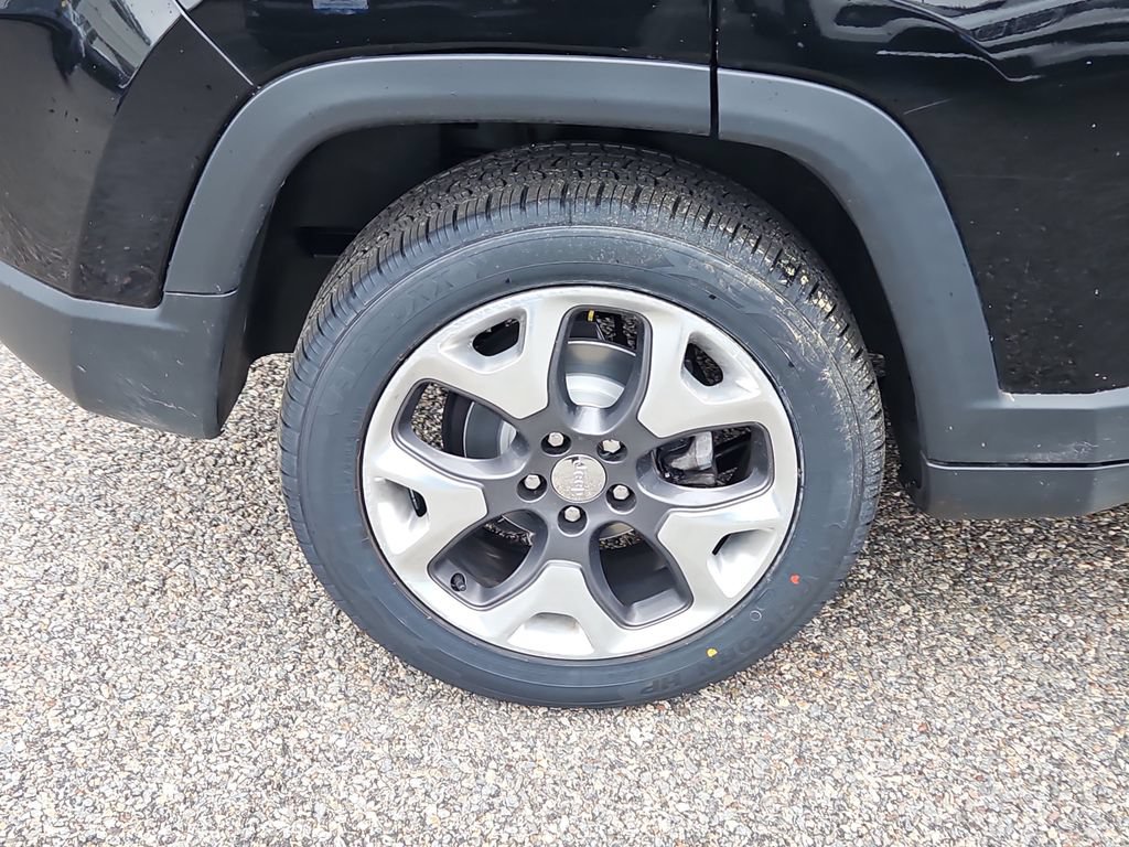 Used 2017 Jeep Compass Limited w/ Navigation Group AWD/4WD image 9