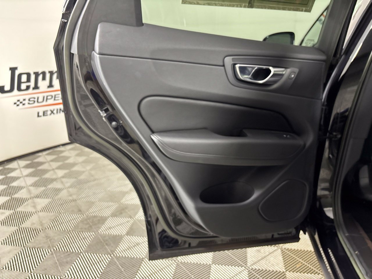 Used 2023 Volvo XC60 B5 Plus AWD/4WD image 21
