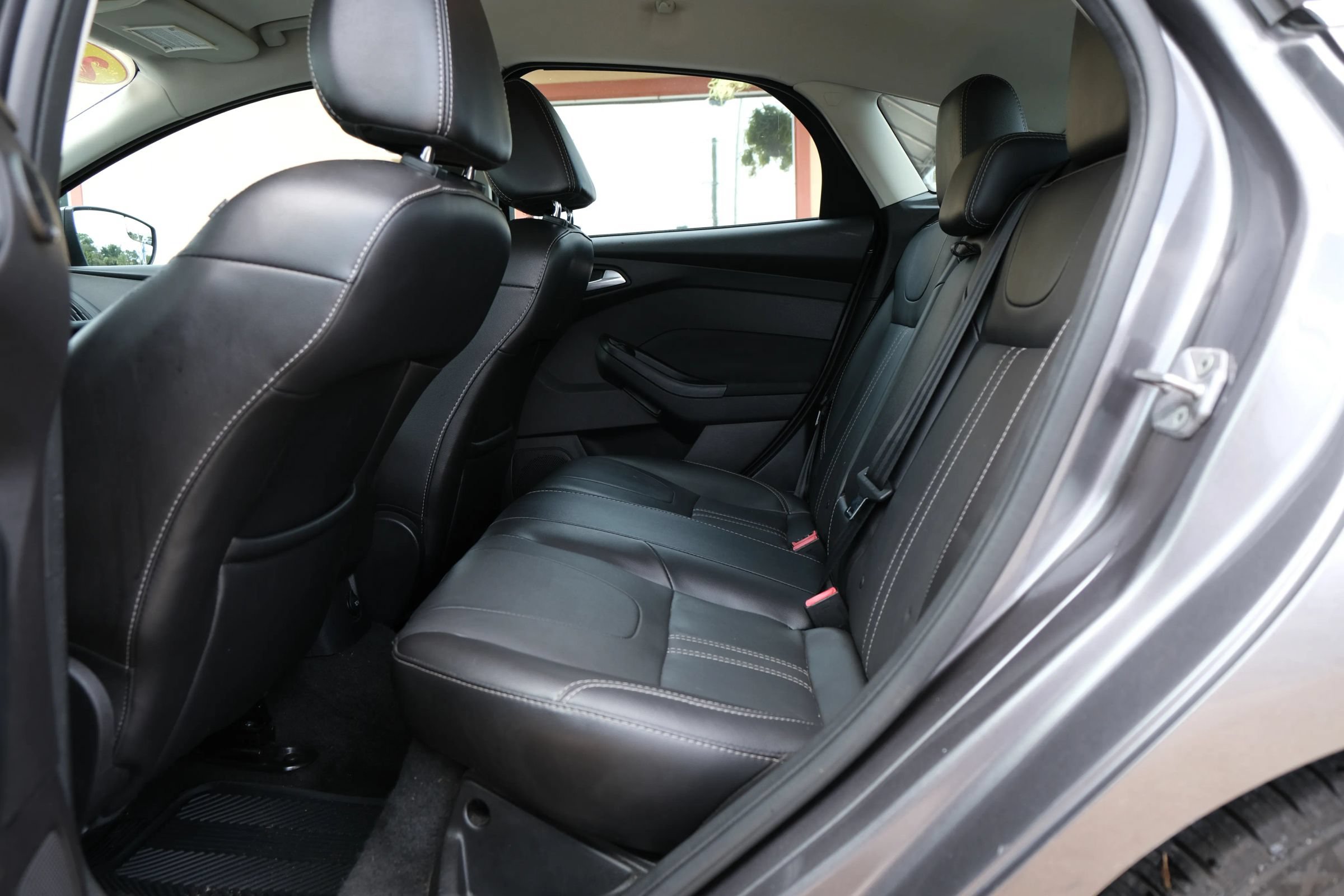 Used 2014 Ford Focus Titanium FWD image 12