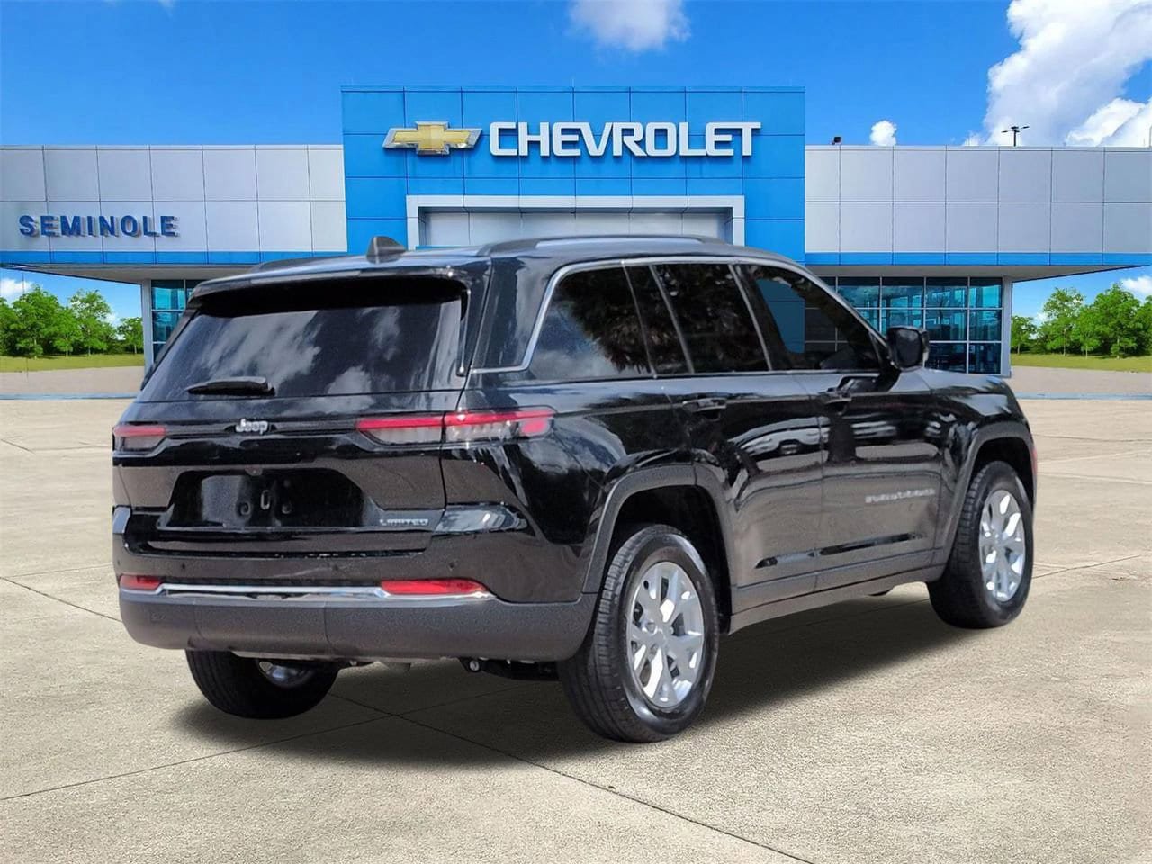 Used 2024 Jeep Grand Cherokee Limited RWD image 4