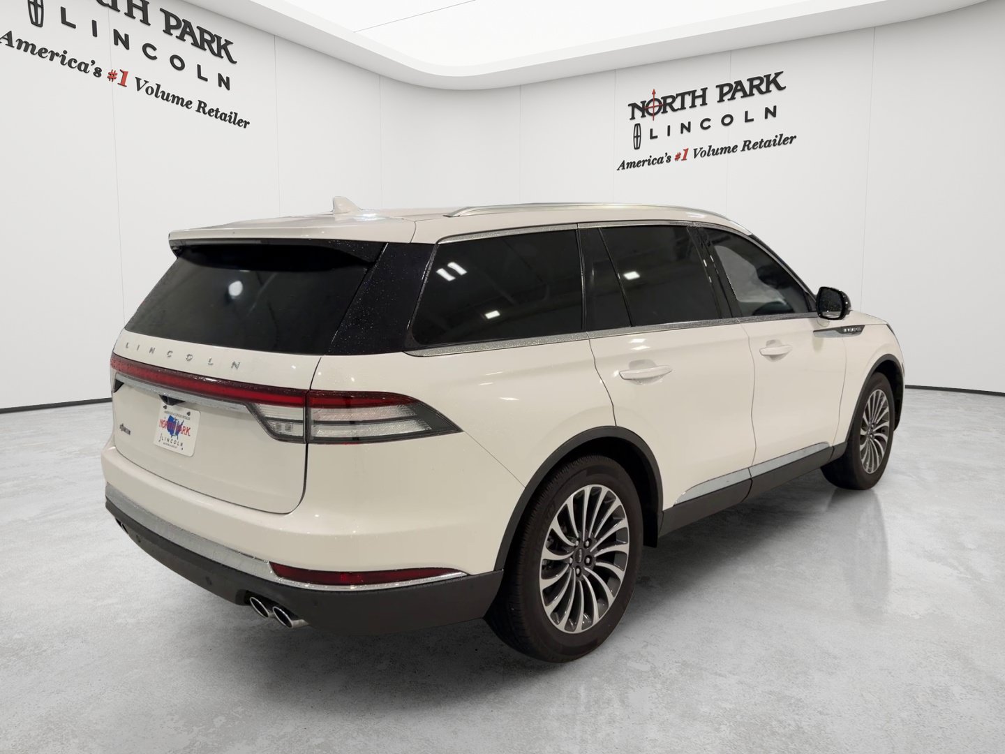 Used 2024 Lincoln Aviator Reserve w/ Elements Package Plus RWD image 5