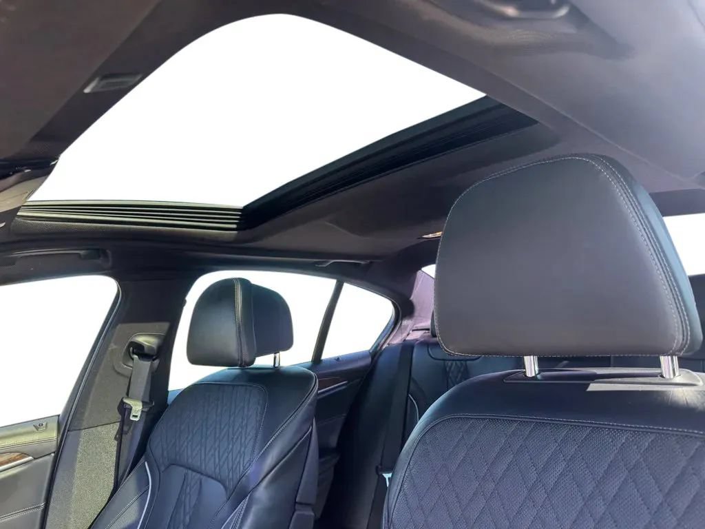 Used 2019 BMW 530i xDrive w/ Luxury Seating Package AWD/4WD image 11