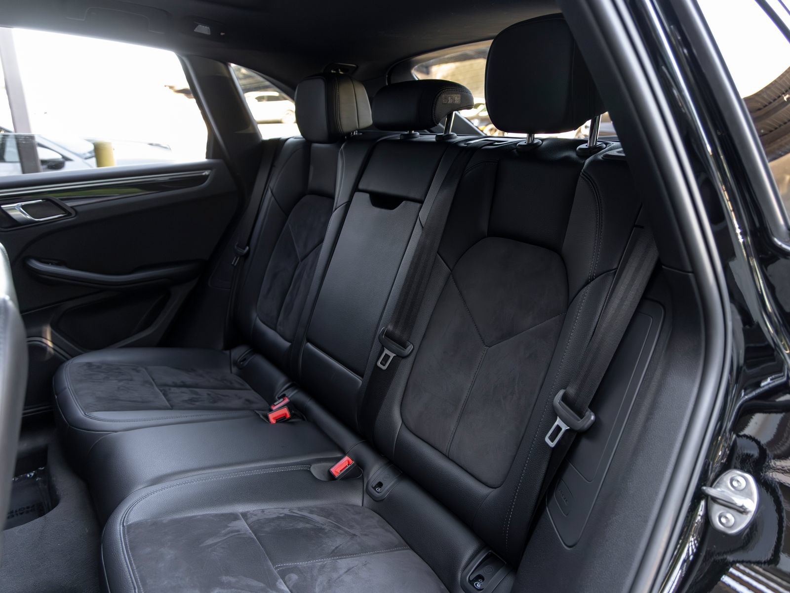 Certified 2021 Porsche Macan AWD/4WD image 46