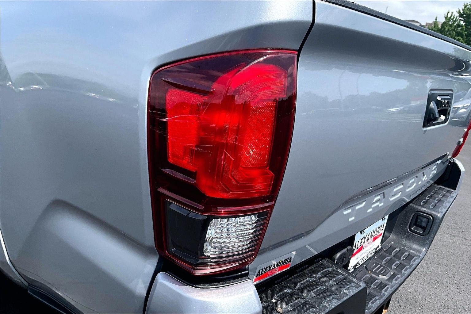 Used 2018 Toyota Tacoma TRD Sport AWD/4WD image 26