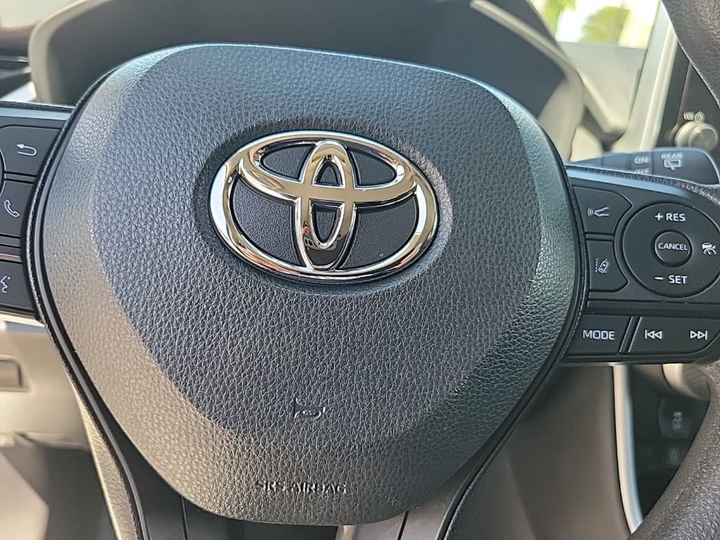 Used 2023 Toyota RAV4 XLE image 23