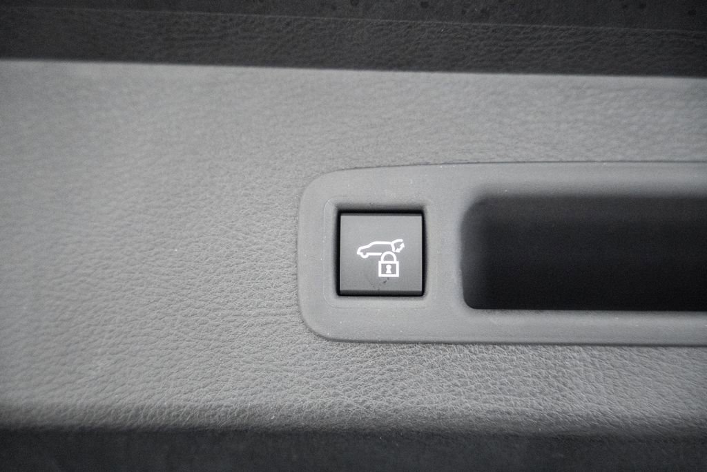 New 2026 Toyota Sienna Platinum image 11