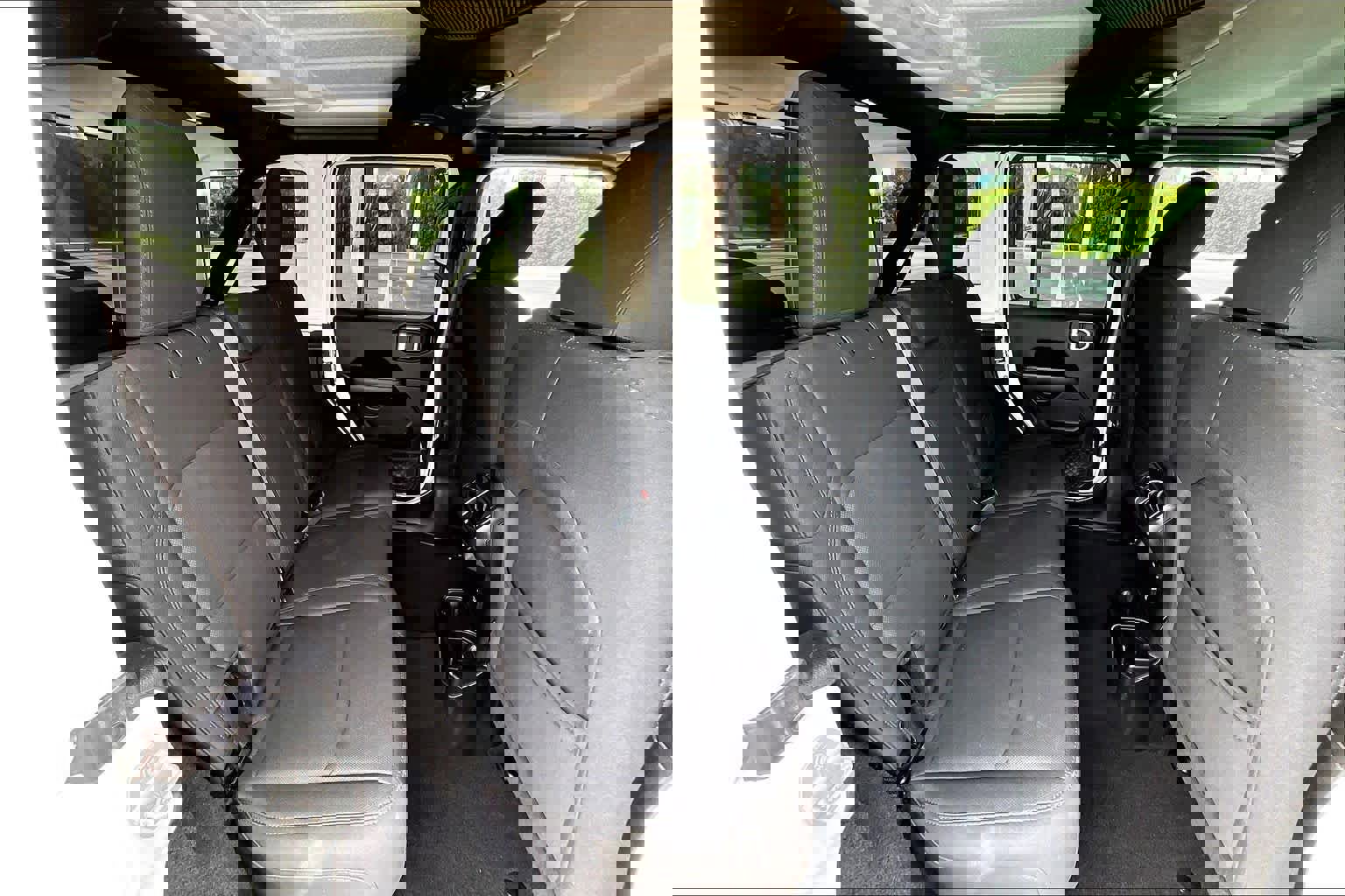 Used 2018 Jeep Wrangler Unlimited Sahara image 19