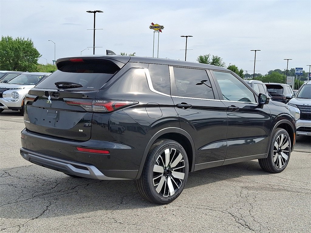 New 2025 Mitsubishi Outlander SE image 4