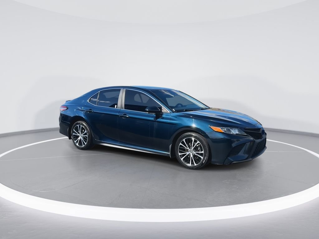Used 2019 Toyota Camry SE w/ Convenience Package FWD image 2