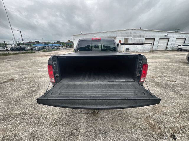Used 2017 RAM 1500 Express AWD/4WD image 24