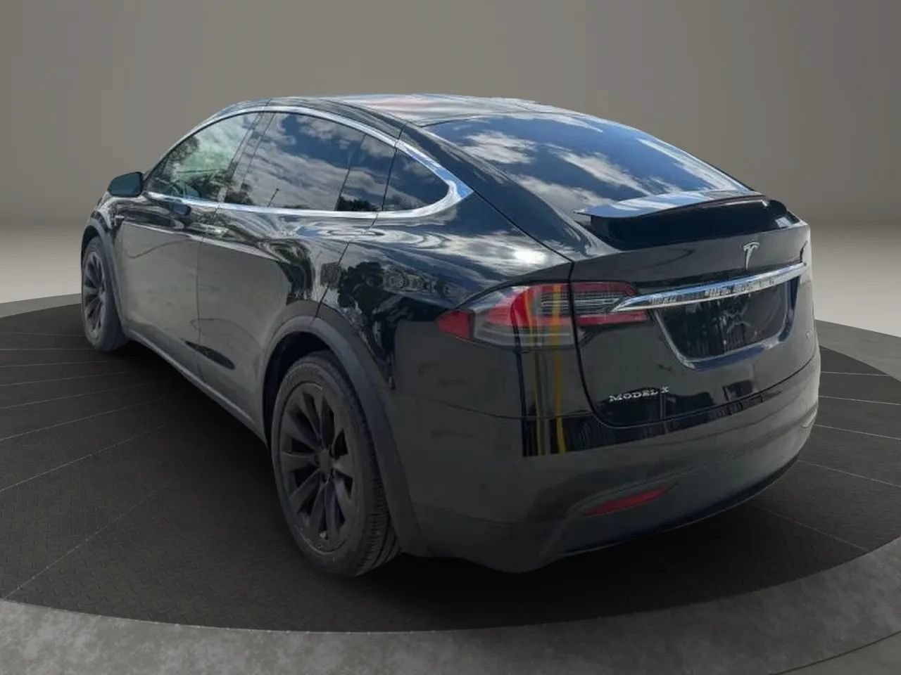 Used 2017 Tesla Model X 75D AWD/4WD image 6