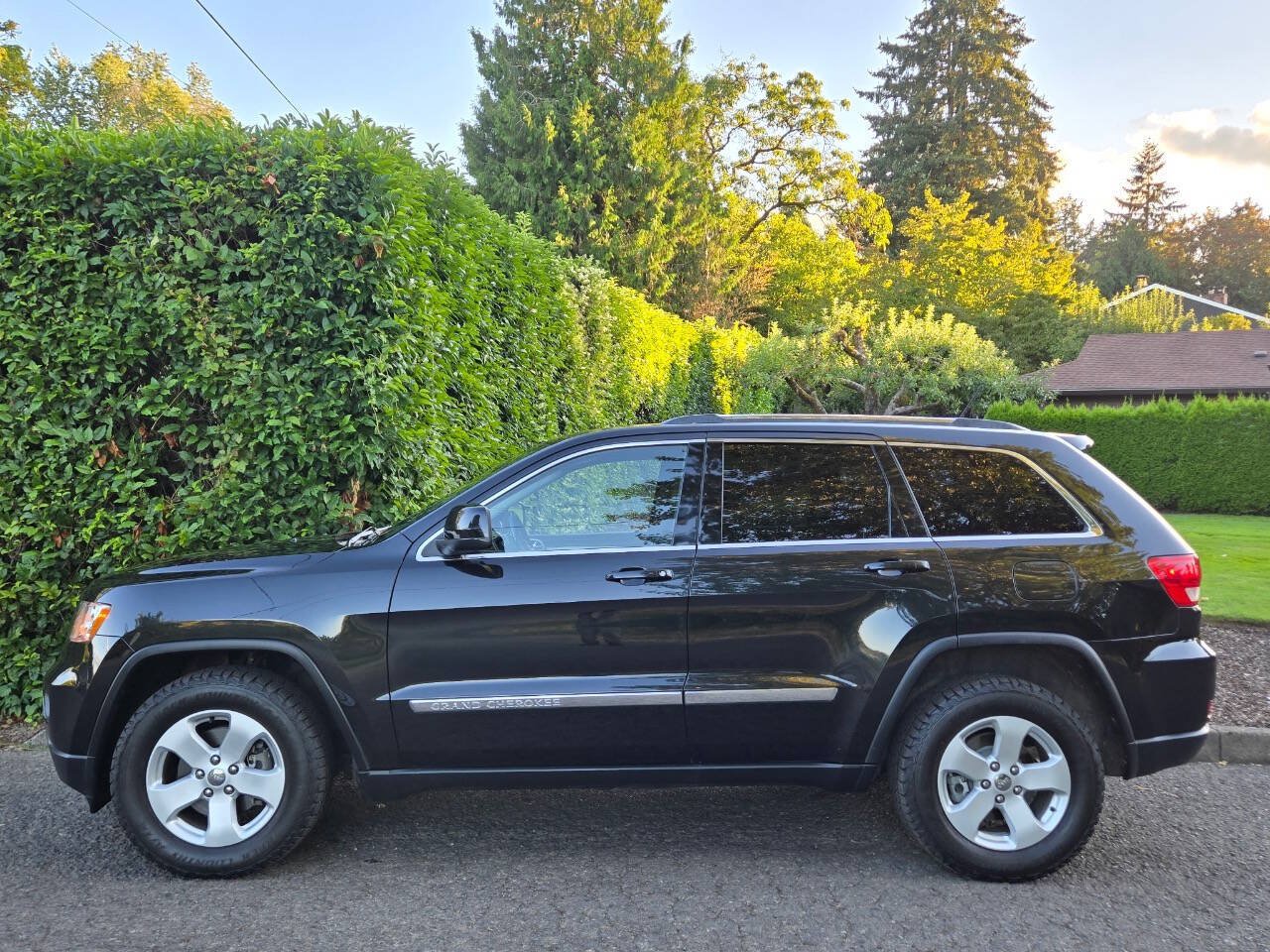 Used 2012 Jeep Grand Cherokee Laredo AWD/4WD image 8