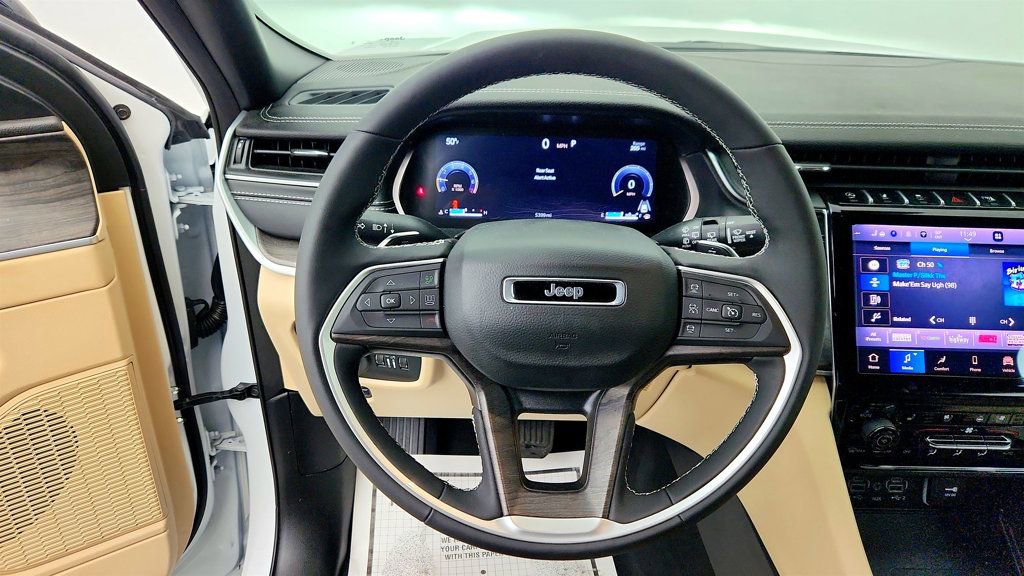 Used 2025 Jeep Grand Cherokee L Limited w/ Luxury Tech Group II AWD/4WD image 14