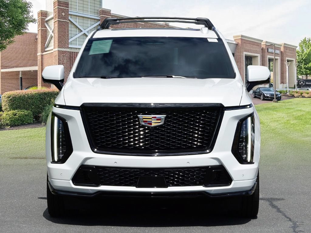 Used 2025 Cadillac Escalade ESV V AWD/4WD image 2