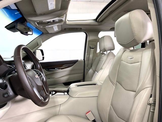 Used 2016 Cadillac Escalade ESV Luxury image 29