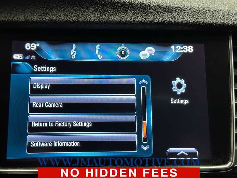 Used 2019 Buick Encore Essence w/ Experience Buick Package AWD/4WD image 30