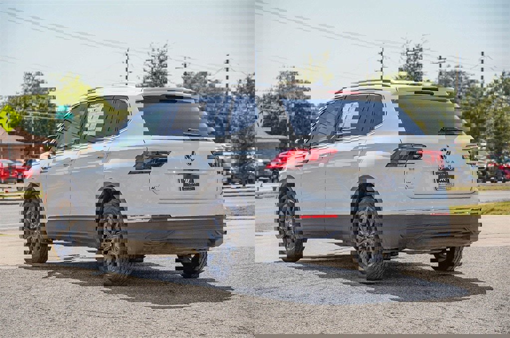 New 2024 Volkswagen Tiguan SE image 6