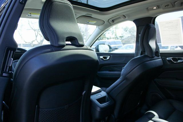 Used 2025 Volvo XC60 B5 Plus image 33