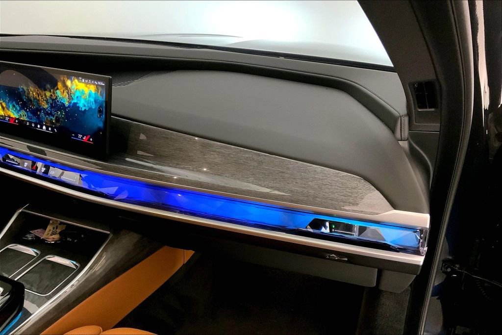 Used 2025 BMW 740i xDrive image 23