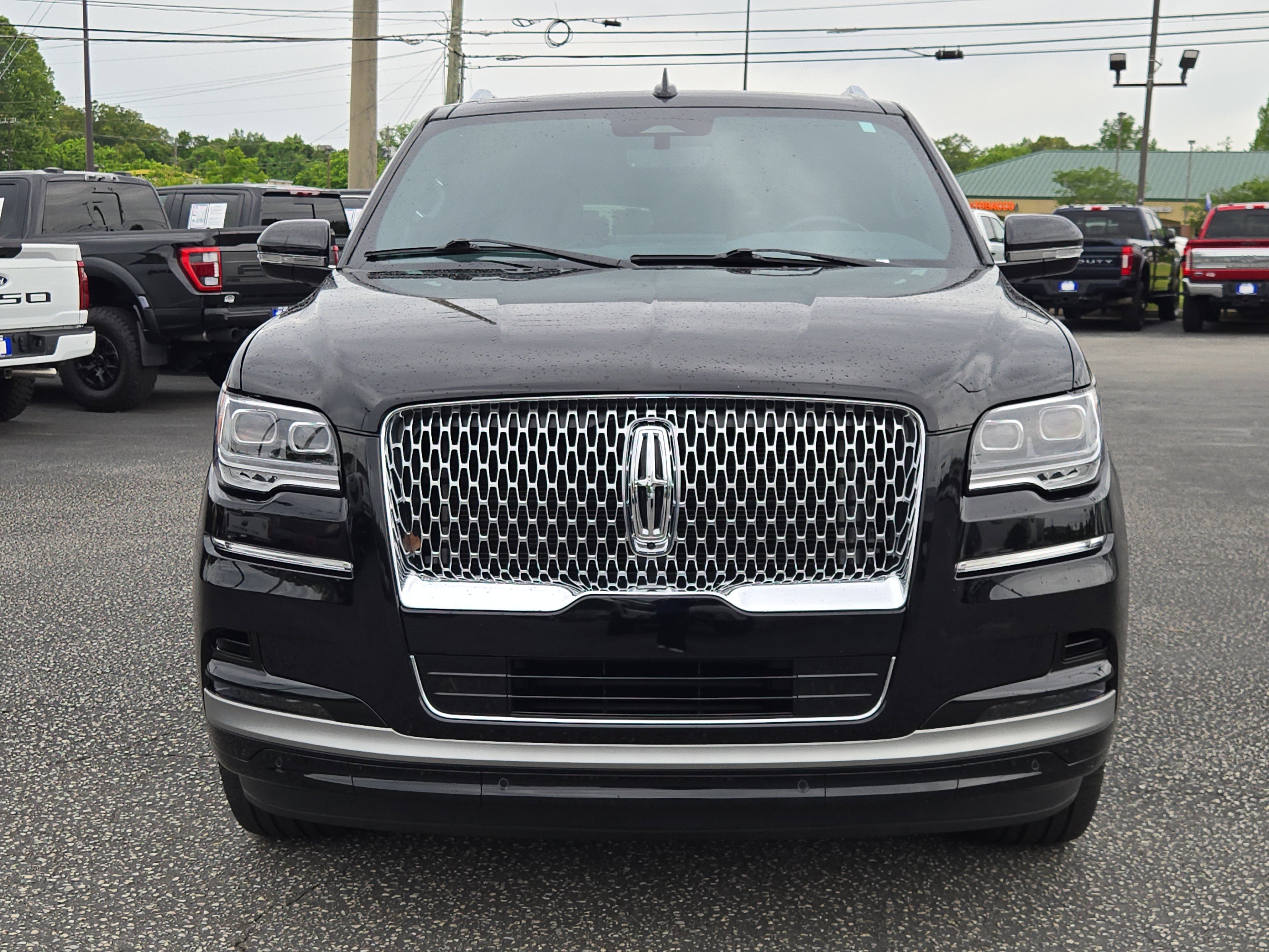 Used 2024 Lincoln Navigator Premiere AWD/4WD image 3