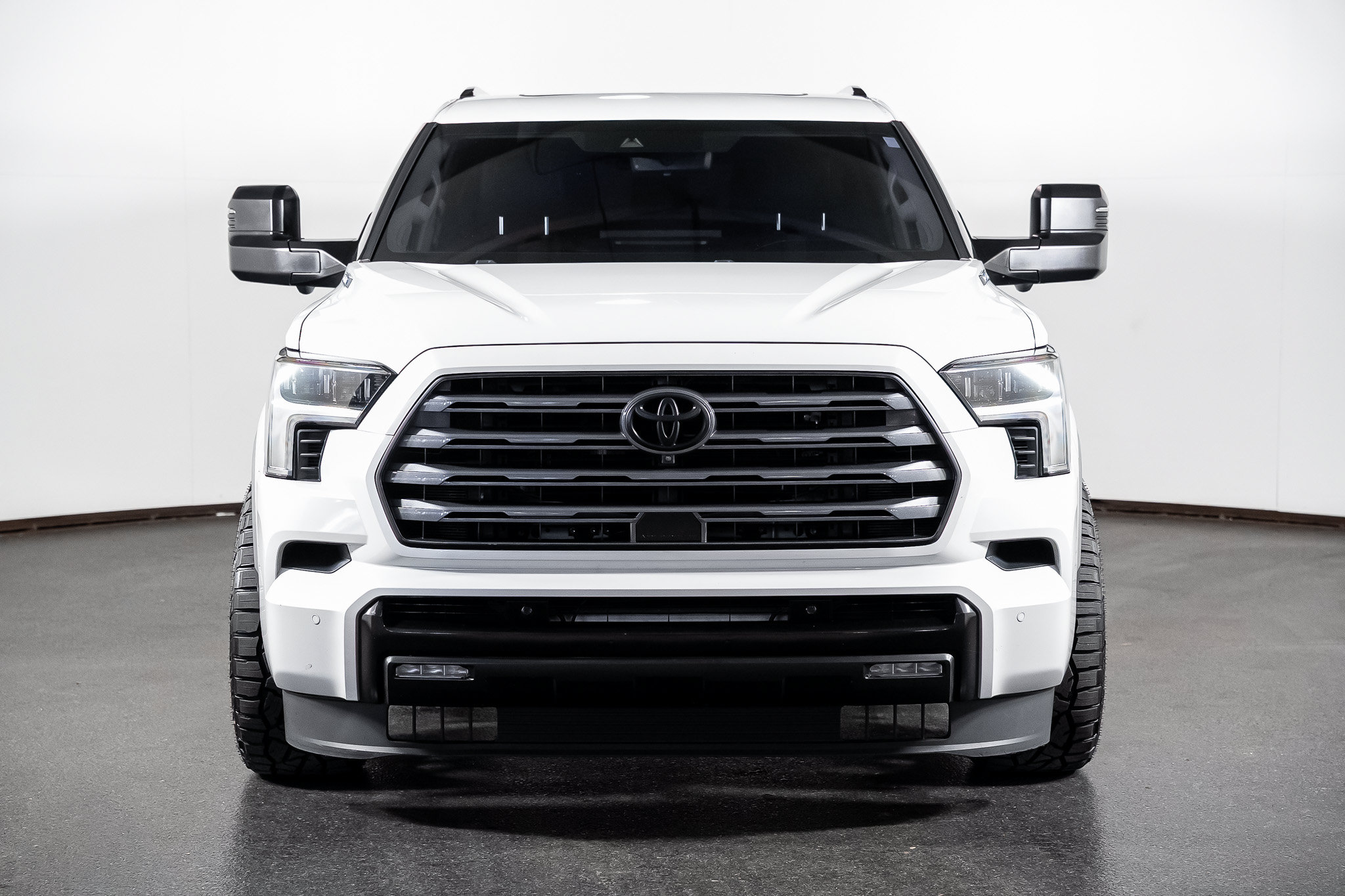 Used 2023 Toyota Sequoia Limited w/ Tow Technology Package RWD image 4