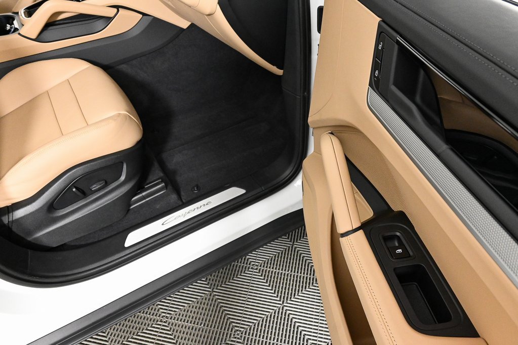 Used 2025 Porsche Cayenne image 26