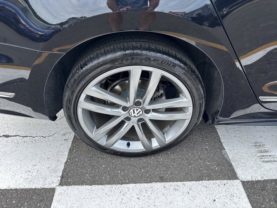Used 2019 Volkswagen Passat 2.0T SE R-Line FWD image 11