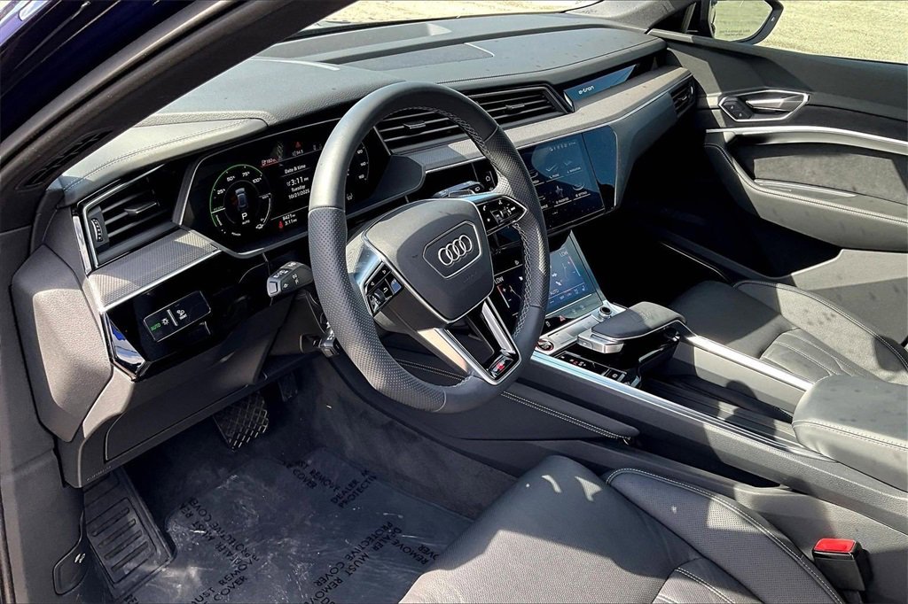 Certified 2023 Audi e-tron S Premium Plus w/ Black Optic Package image 14