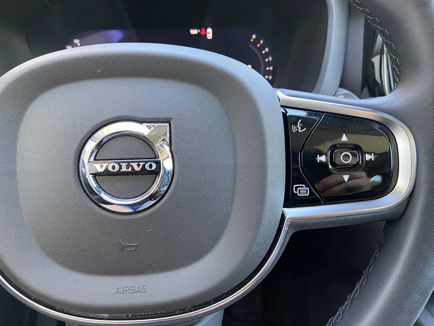 Used 2025 Volvo XC60 B5 Plus AWD/4WD image 16
